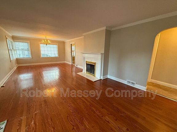 3rd image of 1236 Valley Dr