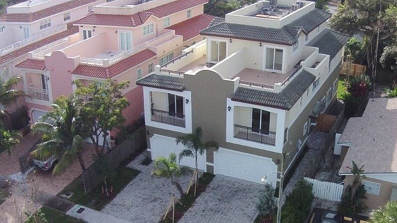 1st image of 612 SW 10th St