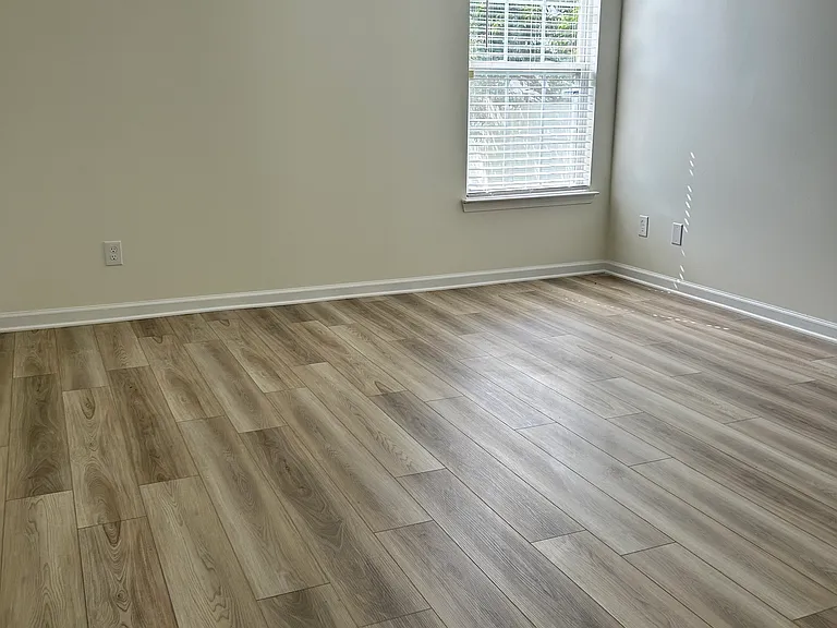 335 Sarna Dr — Photo 9