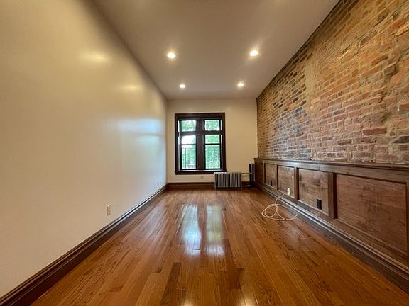 5th image of 173 15th St APT 1R