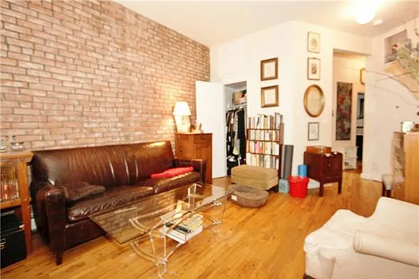 Rented by R New York | media 50