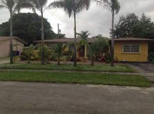 720 SW 71st Ter, Pembroke Pines, FL 33023
