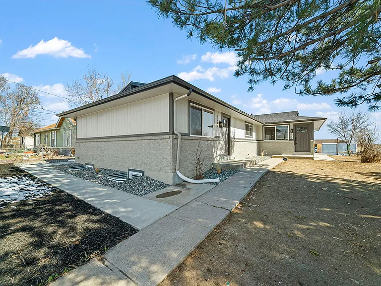 6364 Julian St — Photo 20