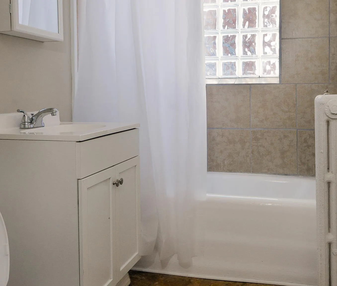 2 bed, 1000 sqft, $1,385 — Photo 2