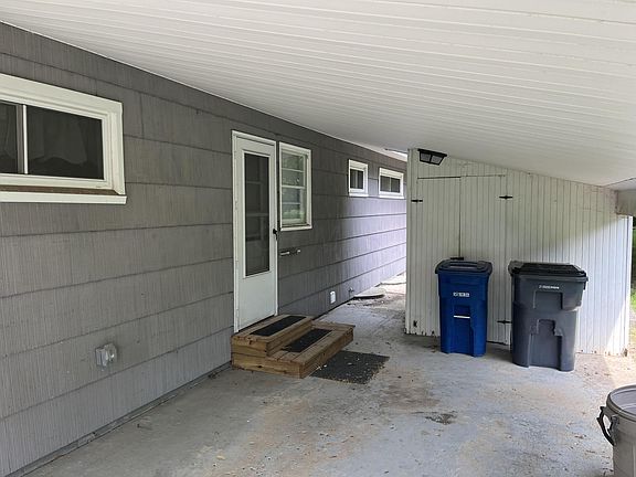 3rd image of 7634 Broadwyn Dr