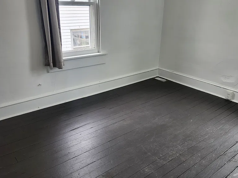 806 W John St — Photo 9