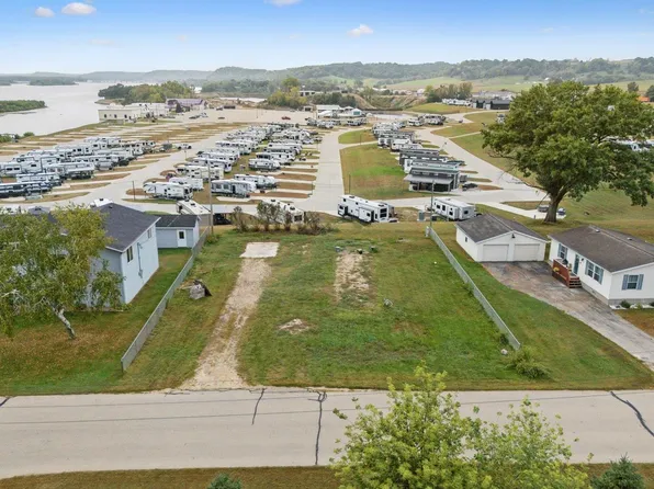 39777 300th St, Bellevue, IA 52031