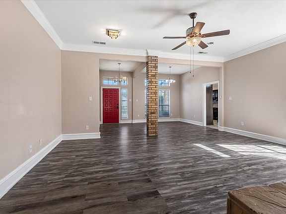 3rd image of 3917 Flintridge Dr