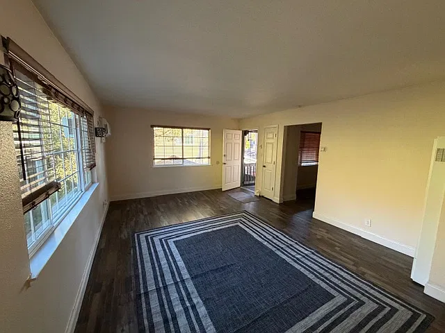2 bed, 900 sqft, $2,195 — Photo 3