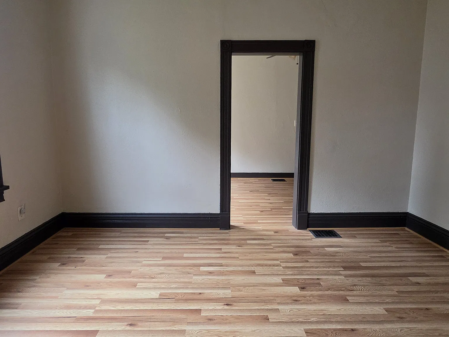 3 bed, 1200 sqft, $1,150 — Photo 4