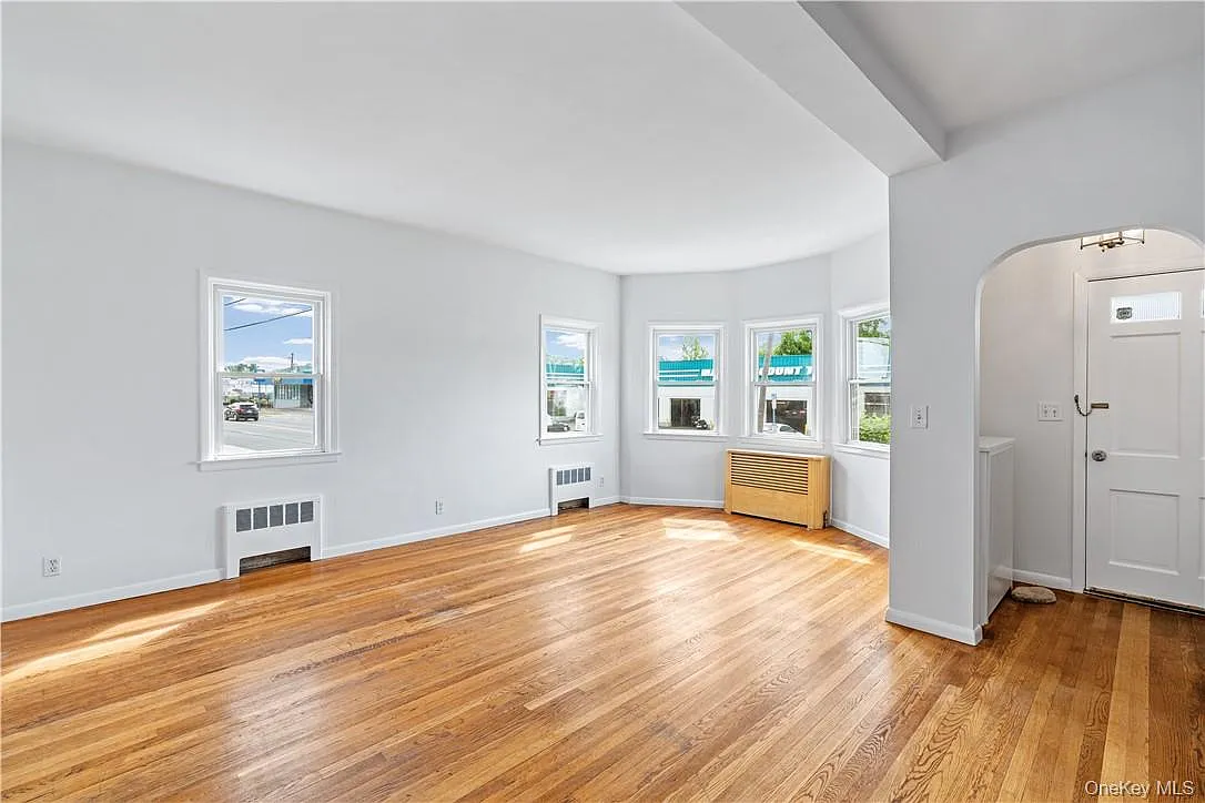 3 bed, 1.5 bath, 1582 sqft, $3,495 — Photo 4