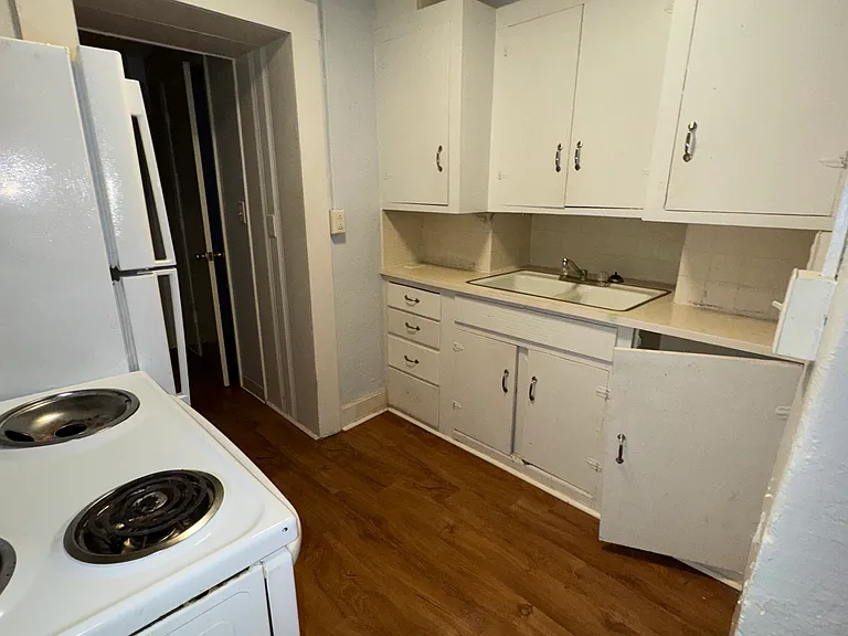 220 E Main St #12 — Photo 12
