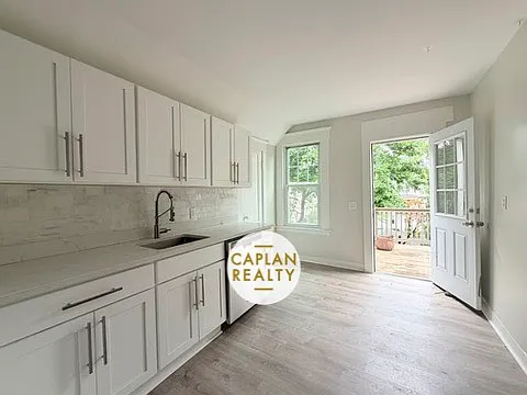 224 W Rock Ave #3 — Photo 8