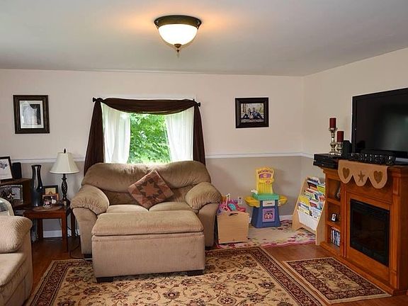 5th image of 17 Bullard St