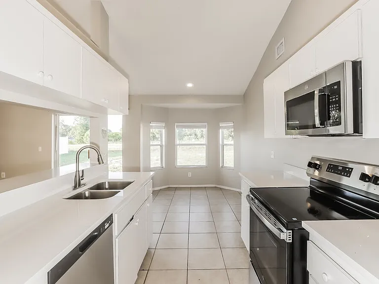 2324 Sunset Pointe Dr — Photo 8