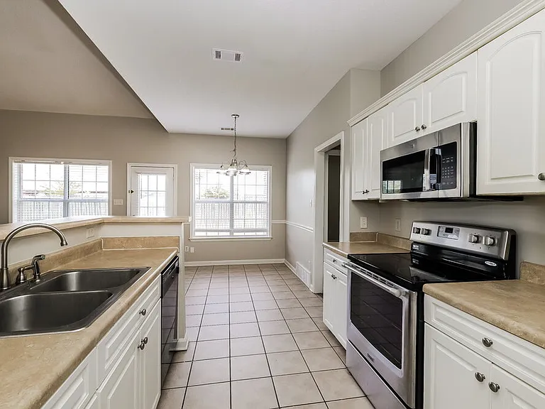 10076 Sutton Ridge Ln — Photo 7