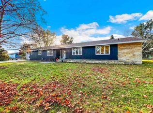 960 Shing Wa Uk Dr, Marinette, WI 54143