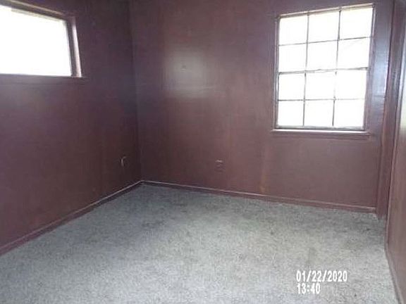 5th image of 105 Linda Cir