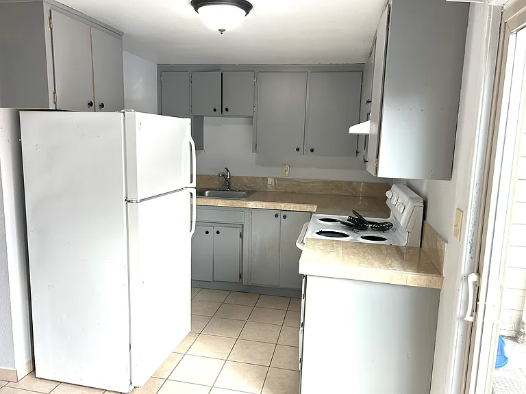 950 NW Hobart Ave — Photo 31