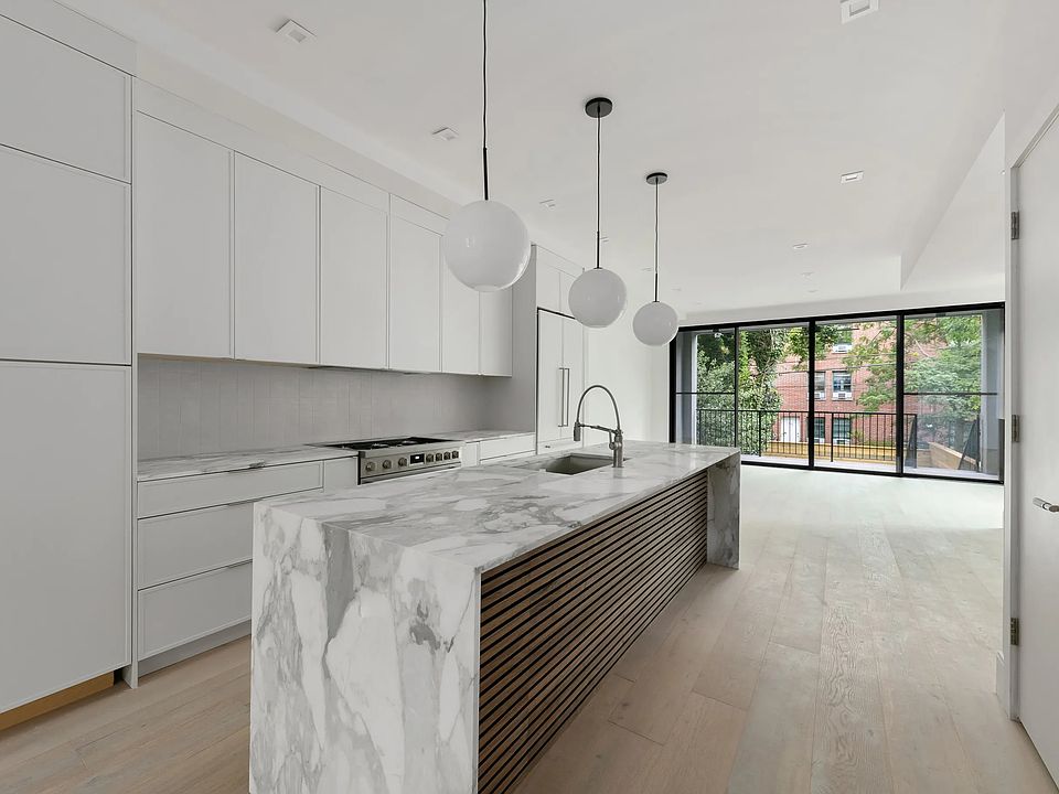 1st image of 617 Warren St #1