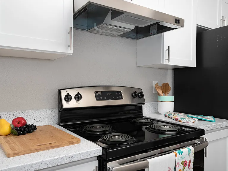 Bayview Apartment Homes Black Stovetop and Cabinets