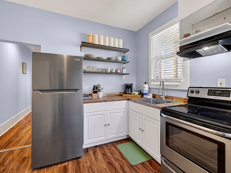 534 E Gordon Ln — Photo 10