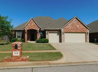 916 Ryan Rd, Moore, OK 73160