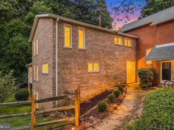 1962 Dundee Rd, Rockville, MD 20850