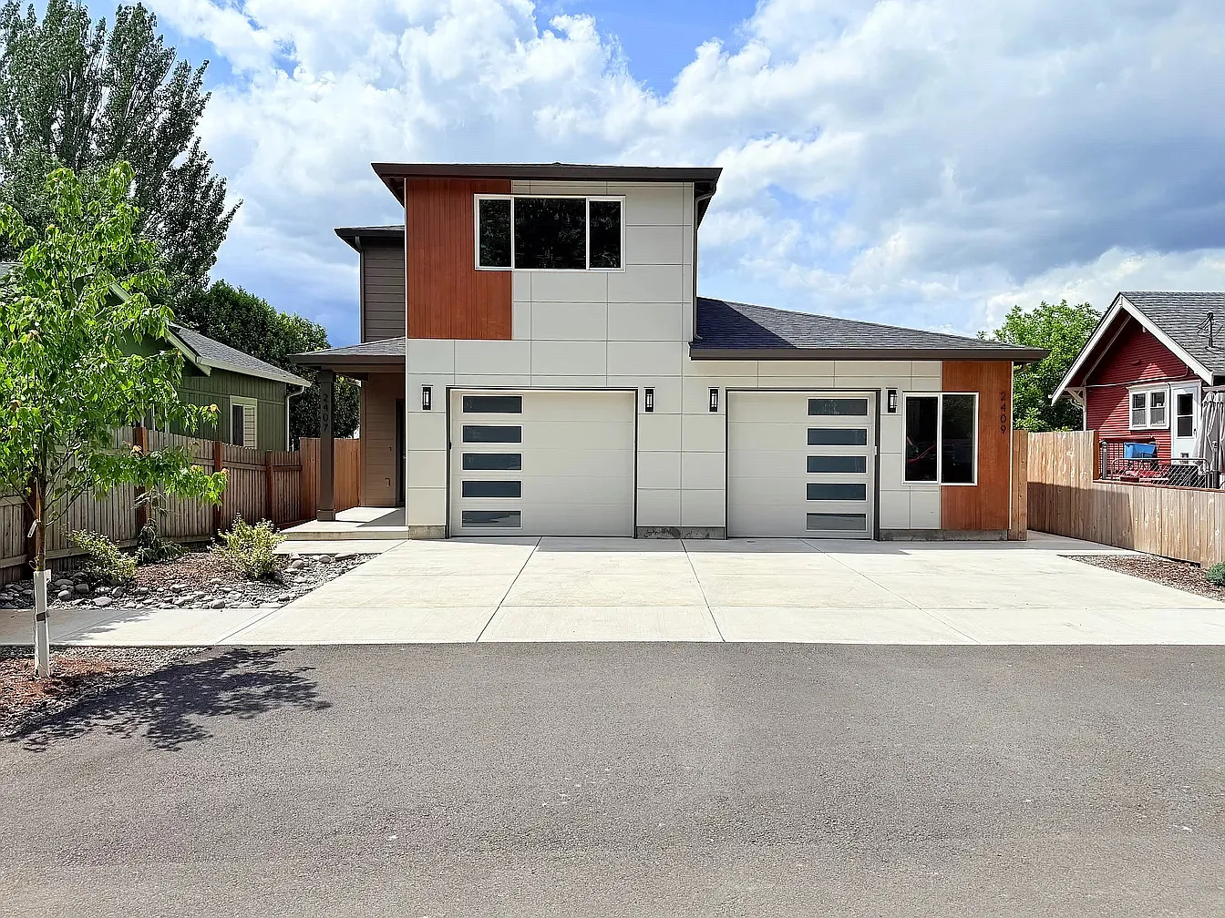 3 bed, 2.5 bath, 1500 sqft, $2,400 — Photo 1