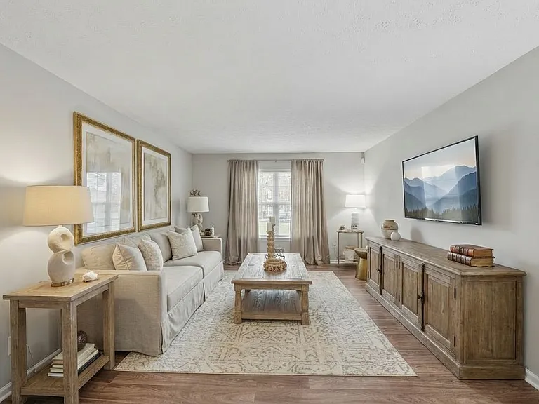 Maplewood Pointe — Photo 16