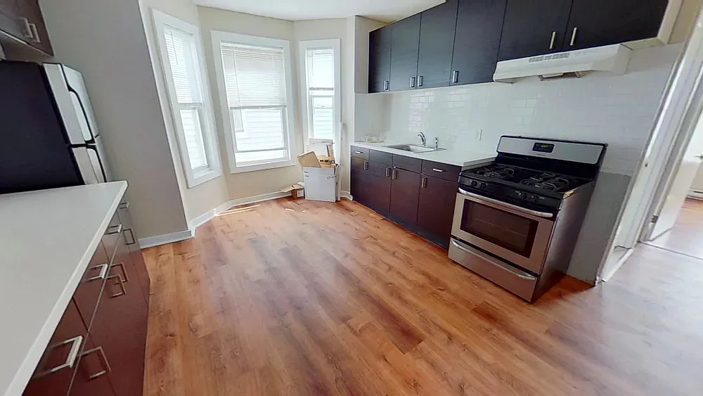 3 bed, 800 sqft, $3,175 — Photo 2