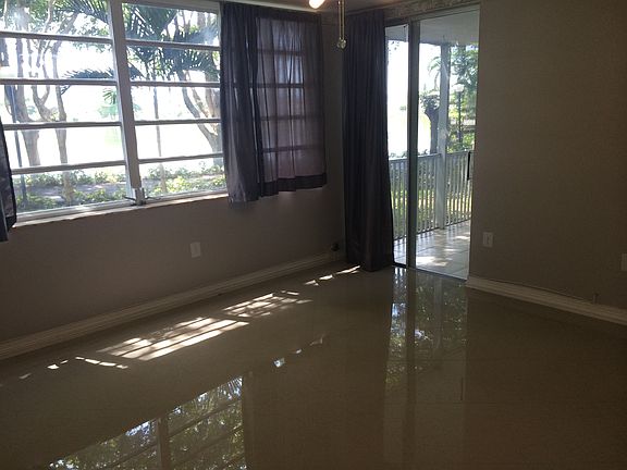4th image of 1670 NE 191st St APT 107