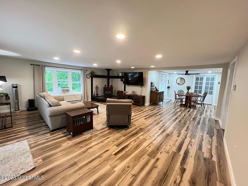 2nd image of 431 Settles Hill Road
