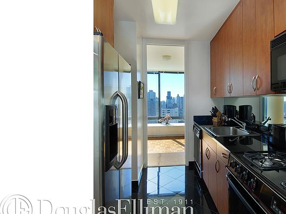 4th image of 265 E 66th St APT 37F
