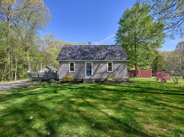 6 Maple Ln, Leicester, MA 01524