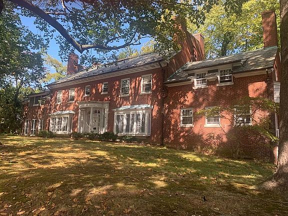 2nd image of 2 Summit Ct