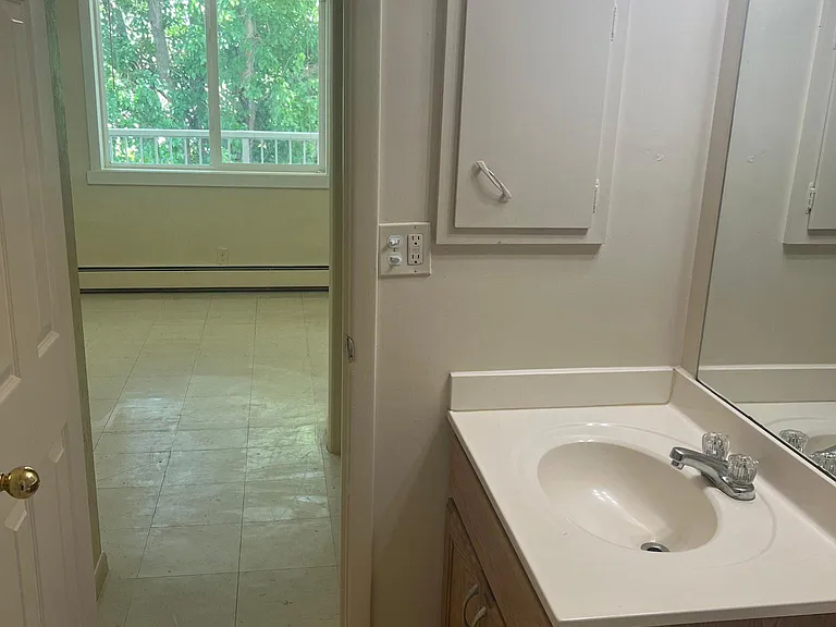 1430 E Ave NE #8 — Photo 8