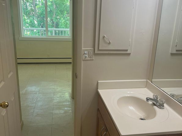 1430 E Ave Ne #8, Cedar Rapids, IA 52402