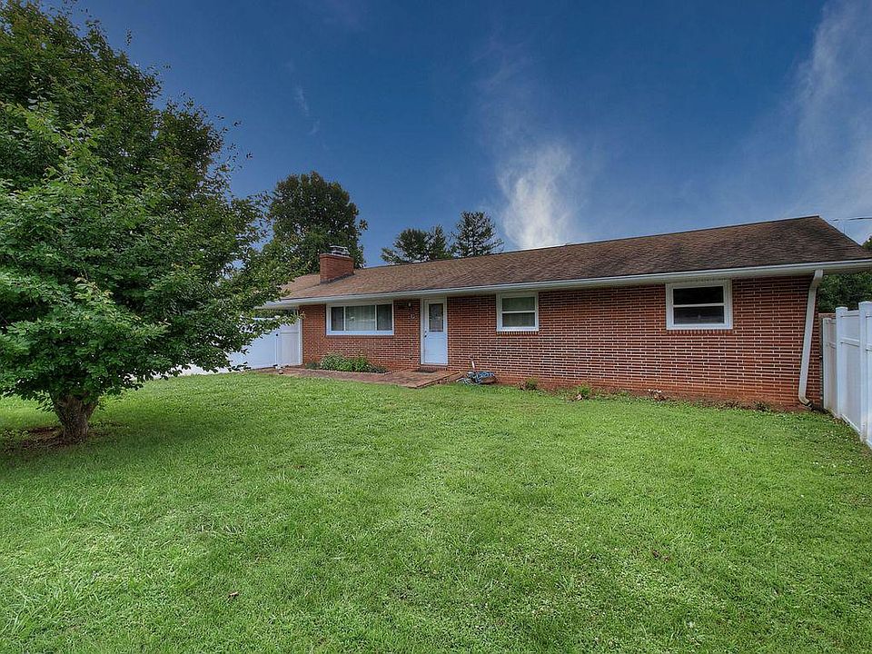 1st image of 2841 Woodhill Dr