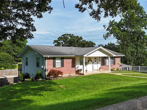 1618 N 6th St, De Soto, MO 63020