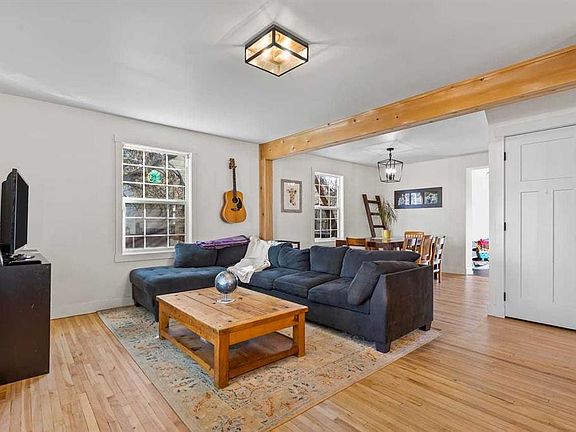 3rd image of 265 N 21st Ave NE
