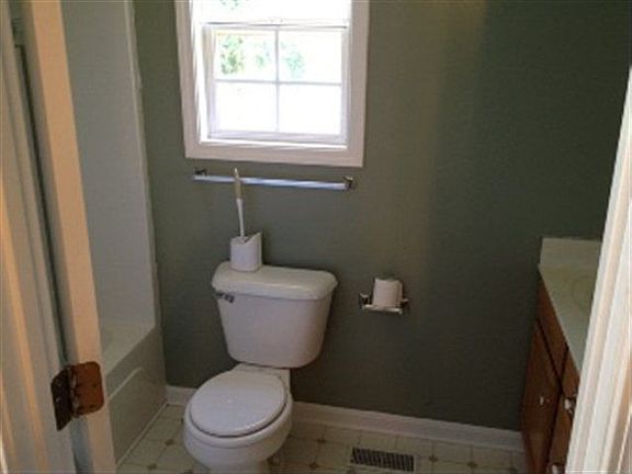 4th image of 147 Byerly Blvd
