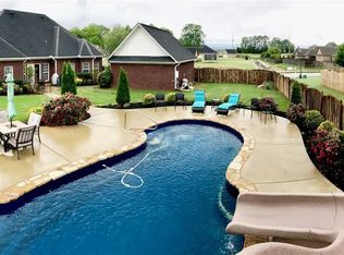 103 Cherry Ridge Dr, New Market, AL 35761