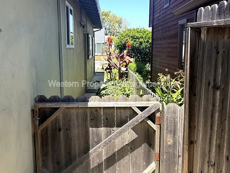 4610 Garnet St — Photo 13