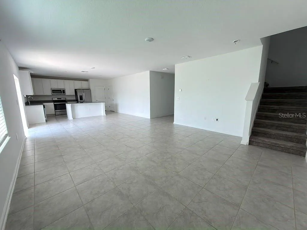 4 bed, 2.5 bath, 2582 sqft, $2,300 — Photo 3