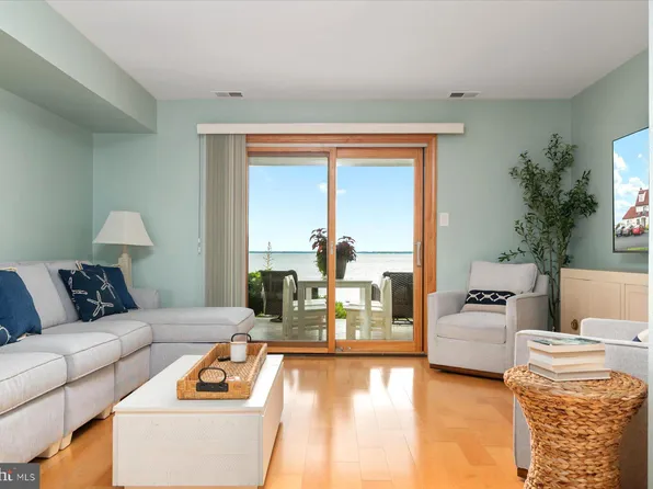 24 Queen Elizabeth Ct, Chester, MD 21619