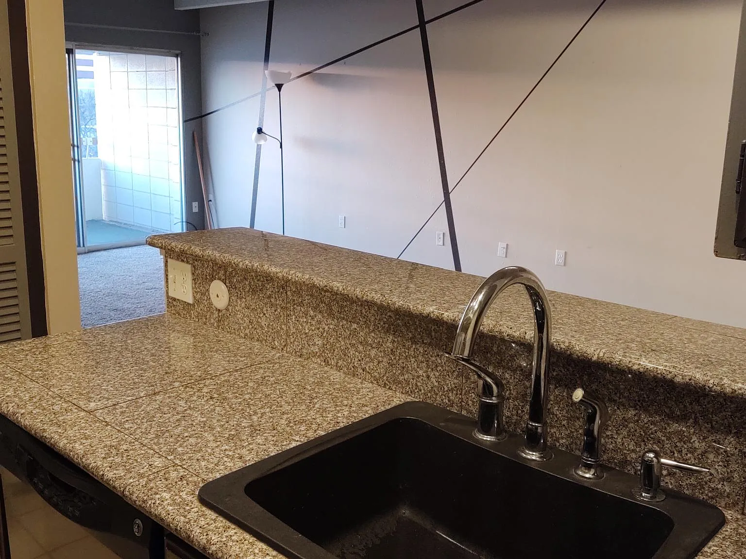551 N Pearl St — Photo 3