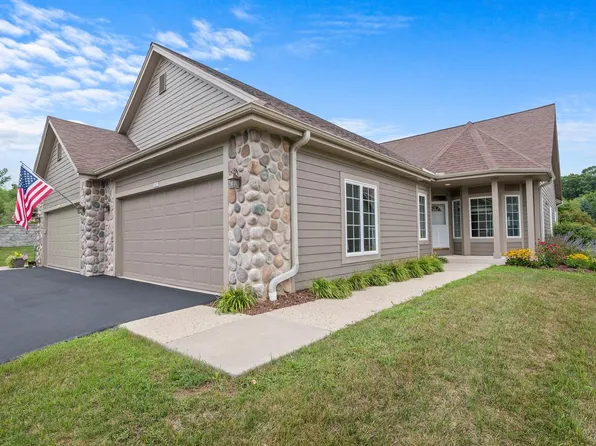 2825 Glen Ivy DRIVE, West Bend, WI 53090