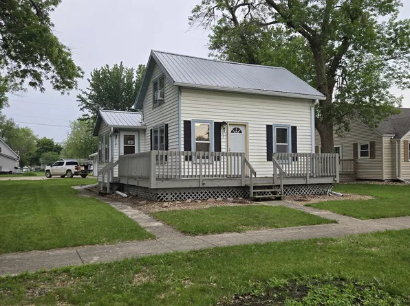 207 E 4th St, Sanborn, IA 51248