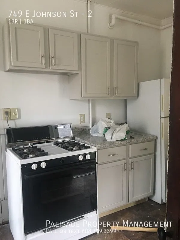 749 E Johnson St — Photo 4